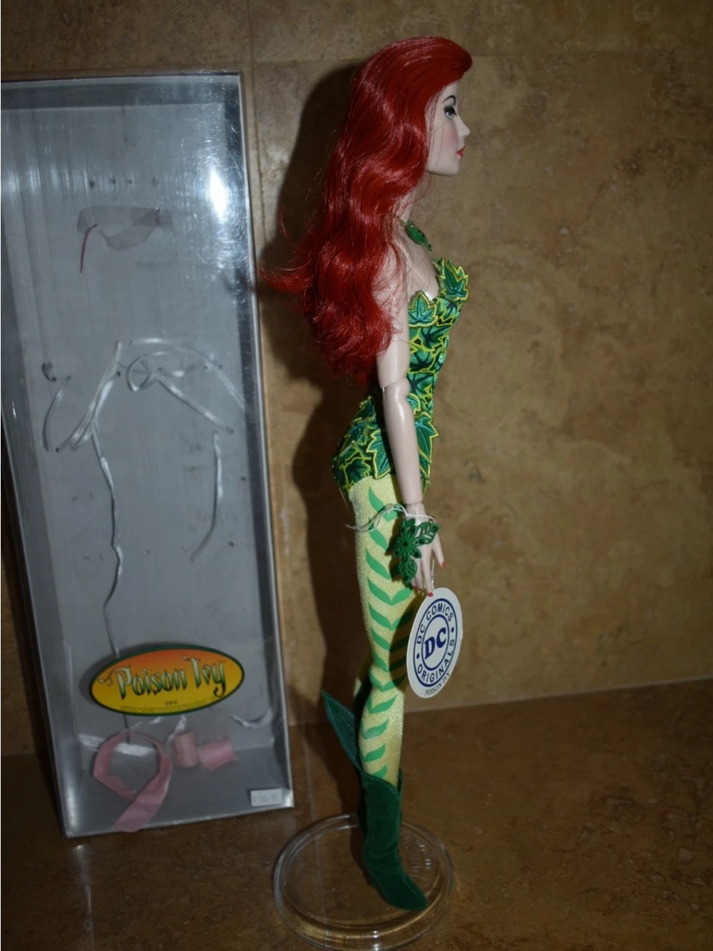Madame Alexander X DC COMICS LIMITED EDITION 17" DOLL FIGURE BATMAN POISON IVY - Picture 7 of 12